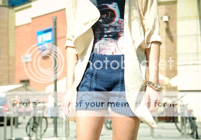 knitted,shorts,dzierganie szorty,spodenki na drutach,knitted pants,maffashion,madame julliet,roboty r�czne,roboty reczne,knitwear design,knitted bracelet,neon