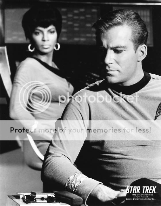 kirk_uhura.jpg